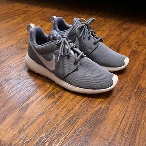 Women’s Grey Nike Roshe Run Tennis Shoes